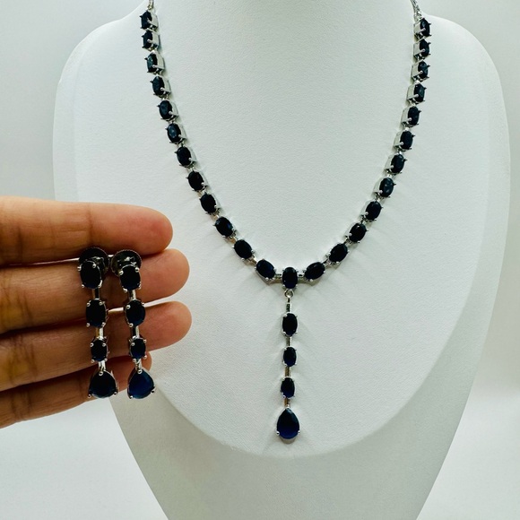 Classic Necklace Design - Picture 2 of 5